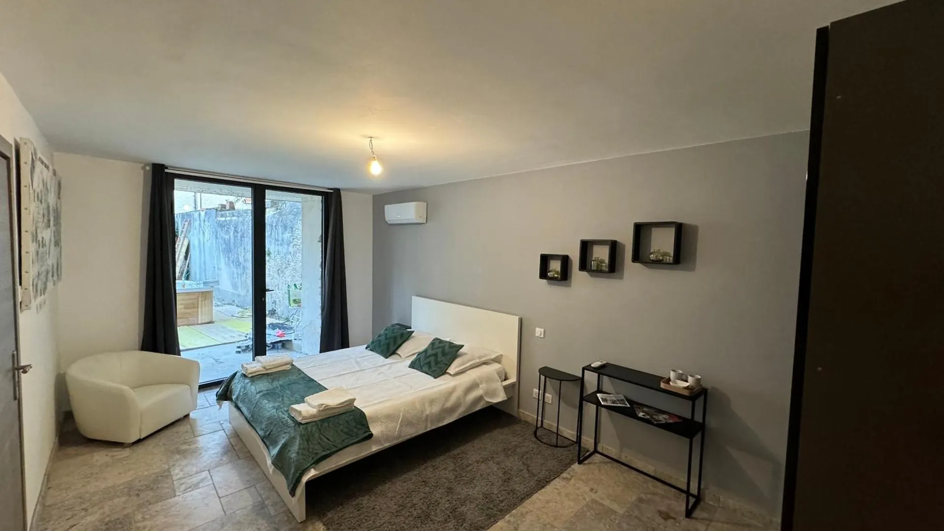 Campsite Chambre Privee Noves