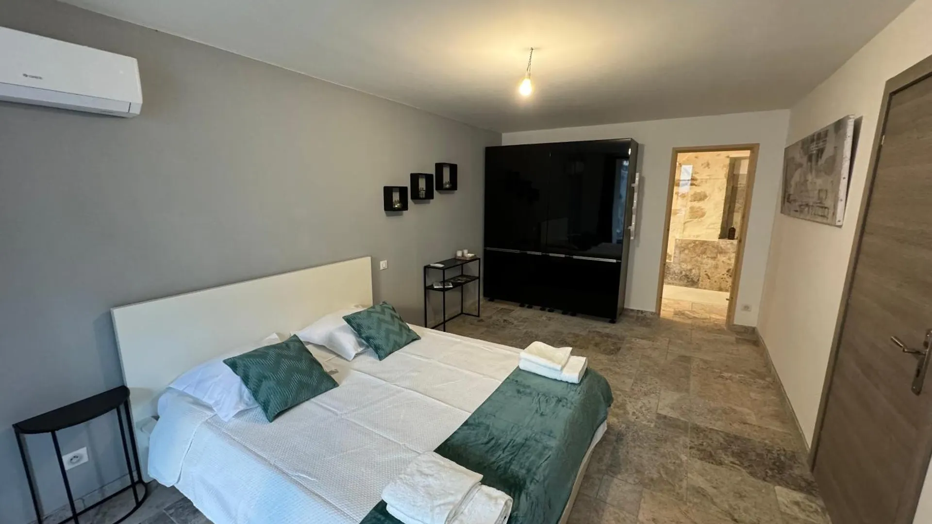 Chambre Privee Noves
