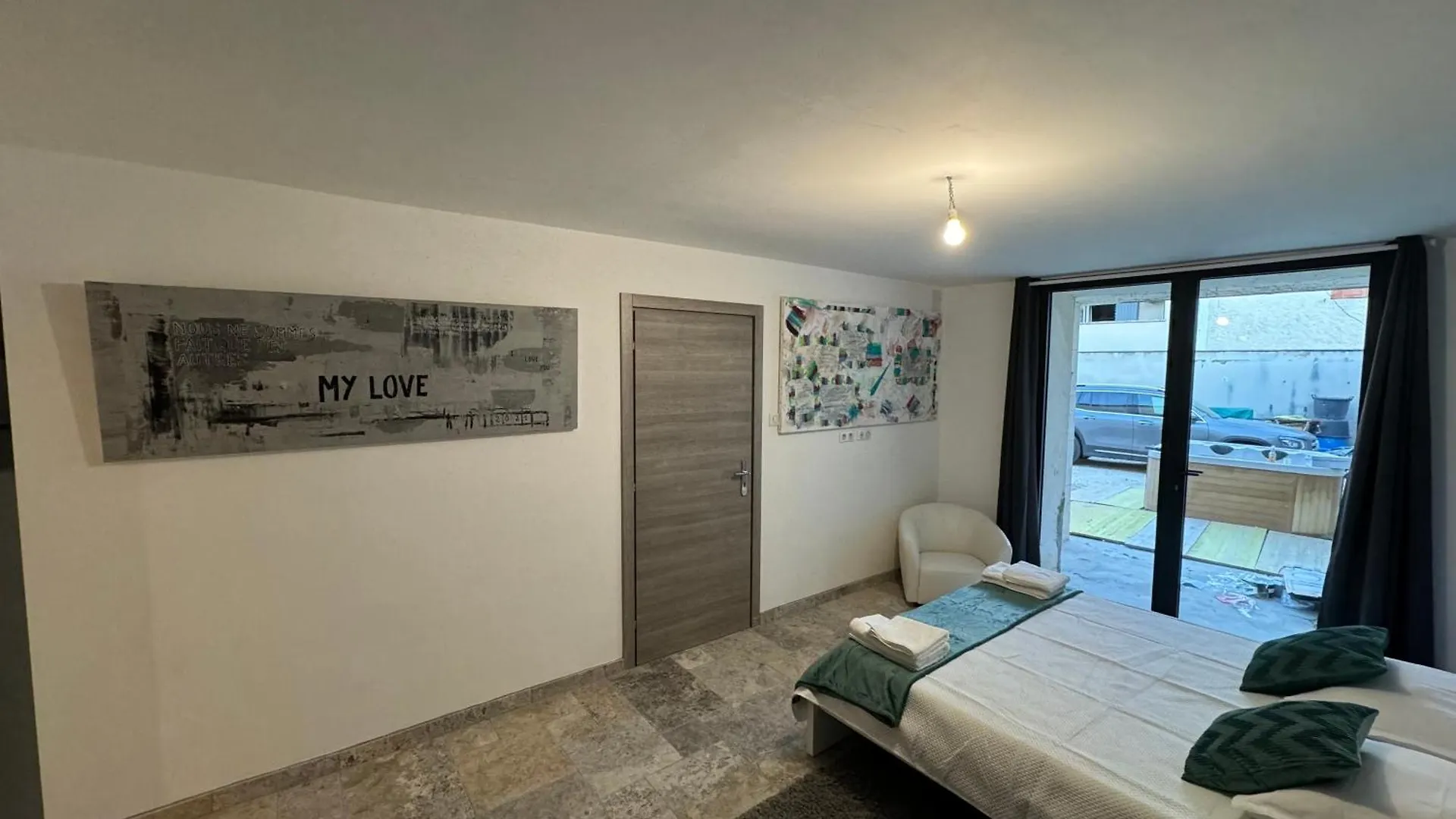 Chambre Privee Noves France